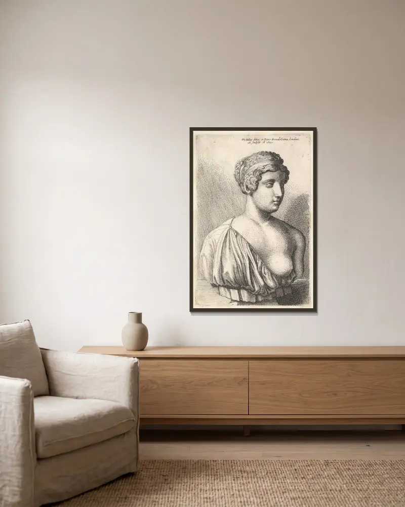 Antike Büste einer Frau von Wenceslaus Hollar gerahmt an einer Wand