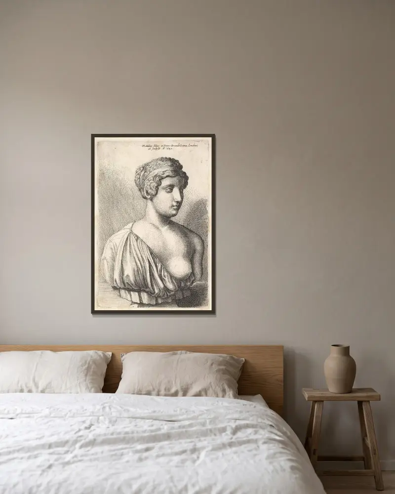 Antike Büste einer Frau von Wenceslaus Hollar gerahmt an einer Wand