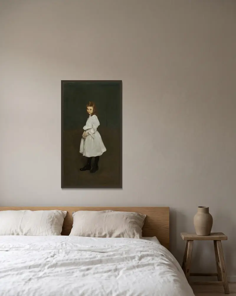 Liten flicka i vitt (Queenie Burnett) av George Wesley Bellows inramad på en vägg