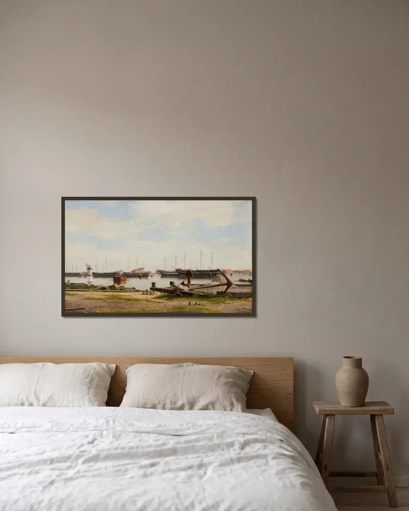 Parti av Nyholm med kranen och några krigsskepp av Christoffer Wilhelm Eckersberg inramad på en vägg