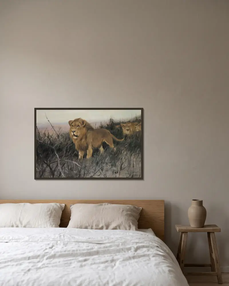 Löwen in verbrannter Steppe von Wilhelm Kuhnert gerahmt an einer Wand
