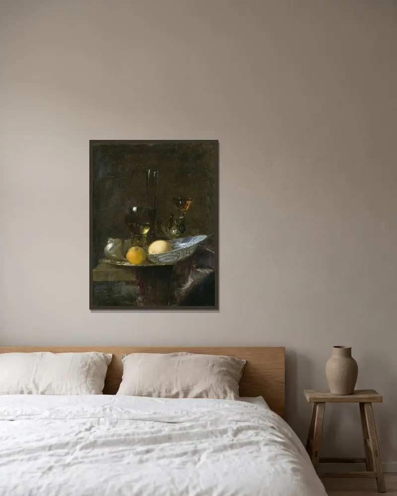 Still Life With Oranges av Willem Kalf inramad på en vägg