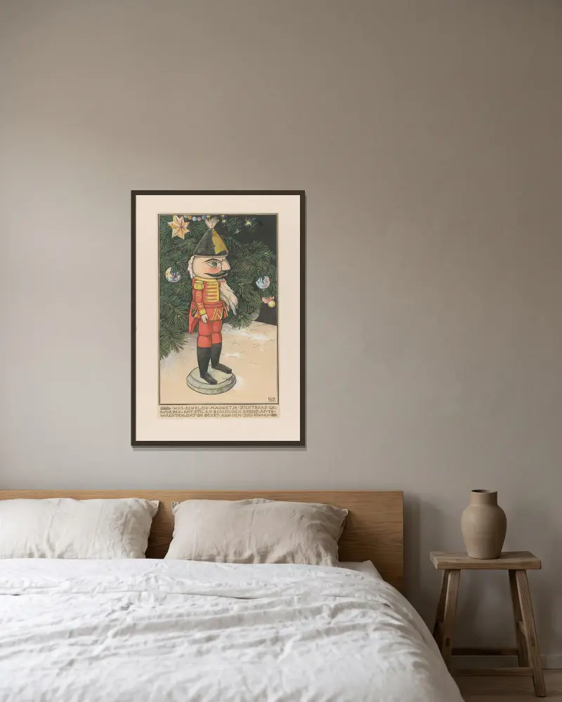 Notenkraker in een huzarenmantel bij een kerstboom av Willem Wenckebach inramad på en vägg