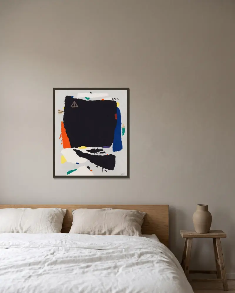 Montaru mit Gondel von Willi Baumeister gerahmt an einer Wand
