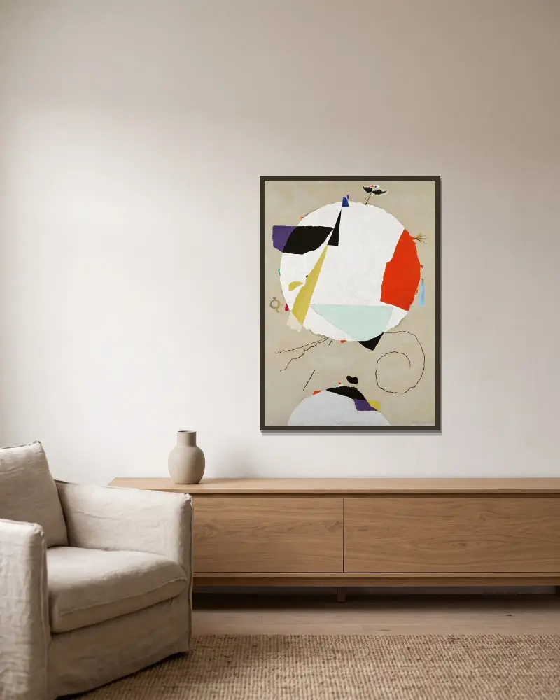 Monturi, Diskus (mit Segmenten) von Willi Baumeister gerahmt an einer Wand