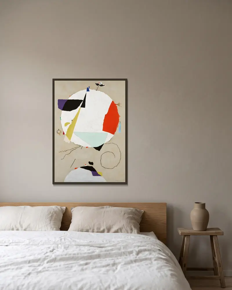 Monturi, Diskus (mit Segmenten) von Willi Baumeister gerahmt an einer Wand