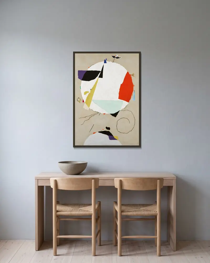 Monturi, Diskus (mit Segmenten) von Willi Baumeister gerahmt an einer Wand