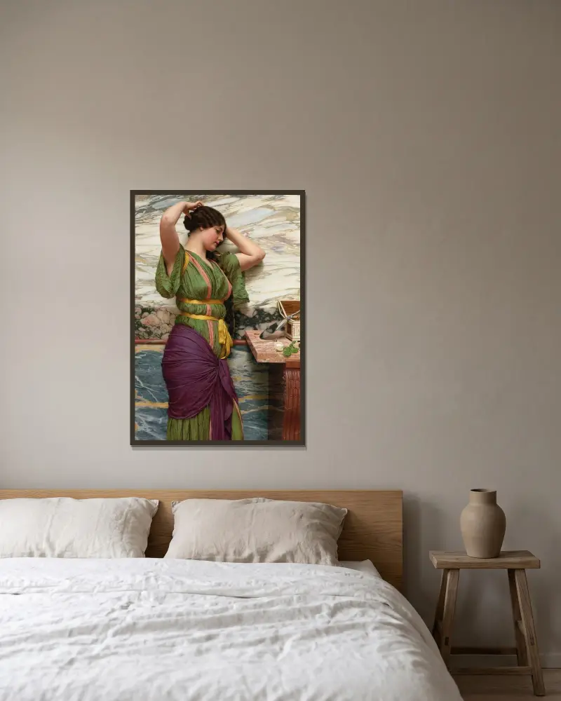 En vacker spegelbild av John William Godward inramad på en vägg
