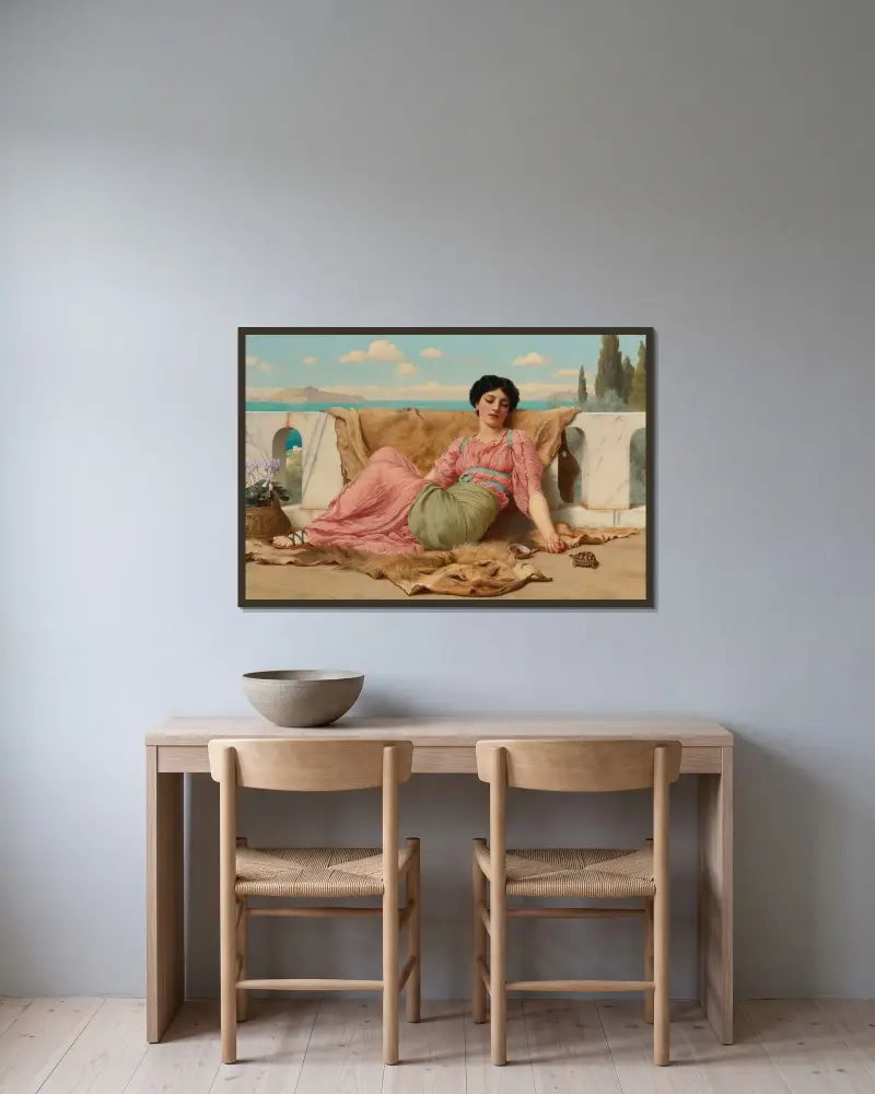 Den stilla gunstlingen av John William Godward inramad på en vägg