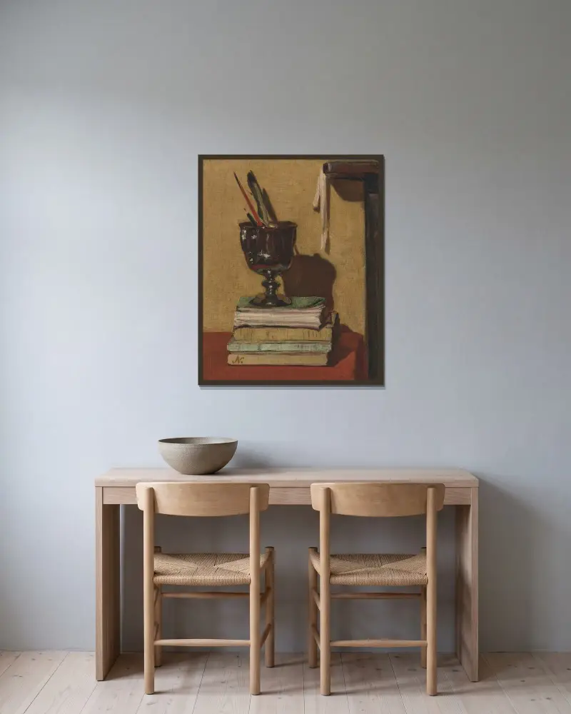 Vas och böcker på ett rött bord av William Nicholson inramad på en vägg