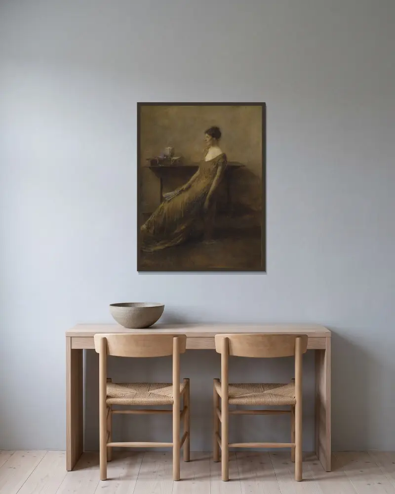 Dáma ve zlatém, Thomas Wilmer Dewing v rámu na stěně