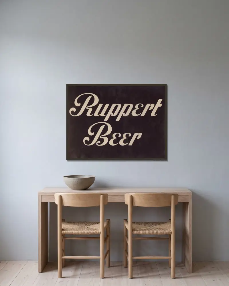 Stilisiertes Logo für Ruppert Beer, 1935 – Nr. 1 von Winold Reiss gerahmt an einer Wand