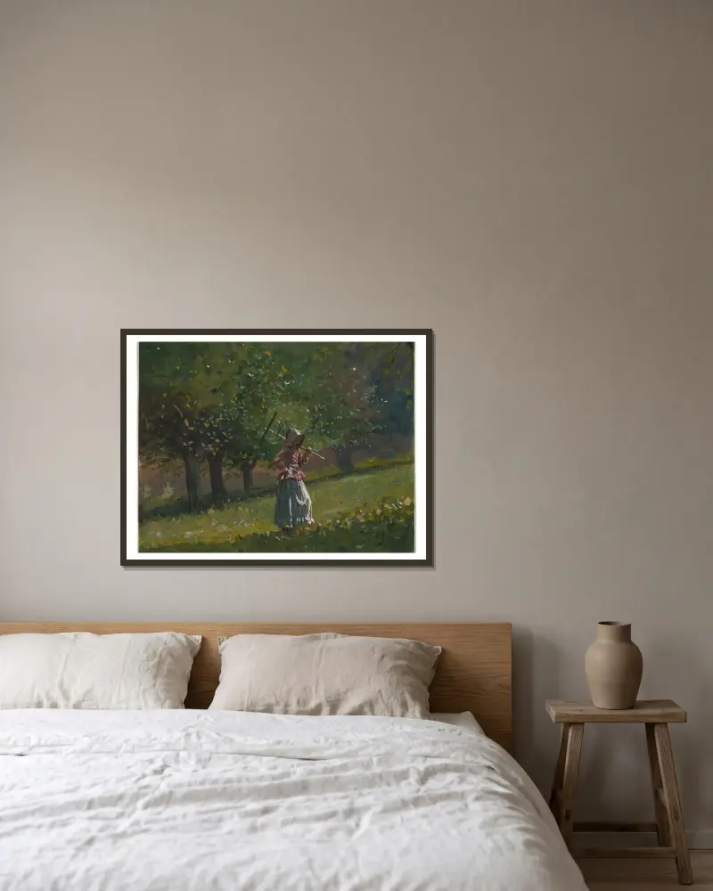 Mädchen mit Heurechen von Winslow Homer gerahmt an einer Wand