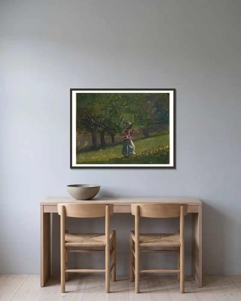 Mädchen mit Heurechen von Winslow Homer gerahmt an einer Wand