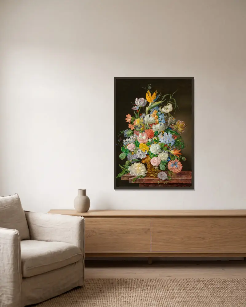 Ein Paradiesvogel, Rosen, Tulpen und andere Blumen in einer vergoldeten Bronzeschale auf einem Steinsockel von Franz Xaver Petter gerahmt an einer Wand