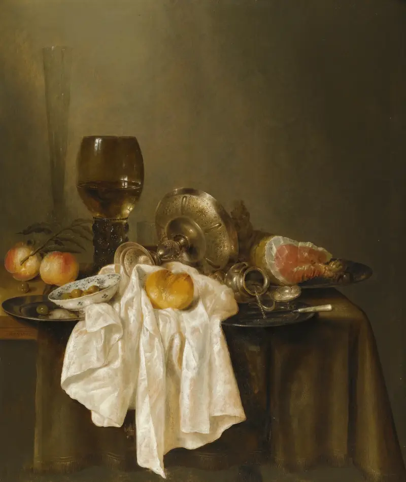 A Banketje Still Life With A Roemer, A Silver Tazza On Its Side, A Ham, Peaches, A Salt Cellar, A Bread Roll And A White Cloth On A Partly Draped Table av Willem Claesz Heda