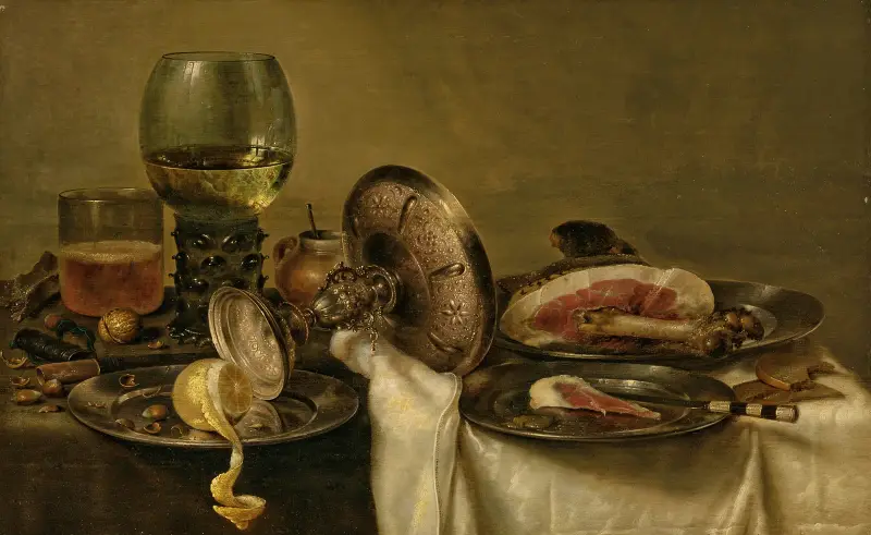 Ett delvis draperat bord med en omkullvält tazza, roemer och glasöl, med en delvis skalad citron och skinka på tenntallrikar av Willem Claesz Heda