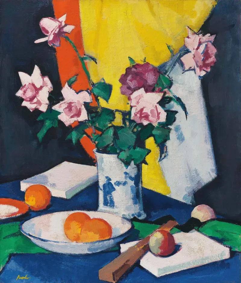 Red and pink roses, oranges and fan av Samuel John Peploe