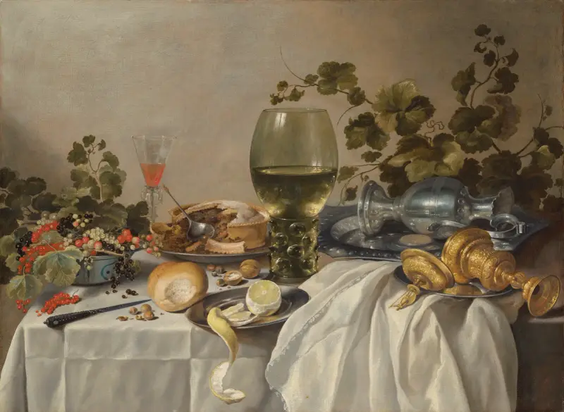Ontbijt of silver and glassware on a draped table, with vines, fruits and baked goods av Pieter Claesz