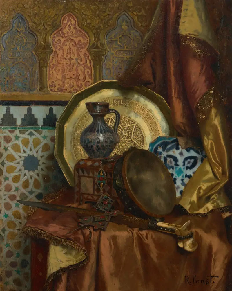 Ein Tamburin, ein Messer, eine türkische Schachtel, ein türkischer Krug, eine marokkanische Fliese und ein Teller auf einem satinbezogenen Tisch von Rudolf Ernst